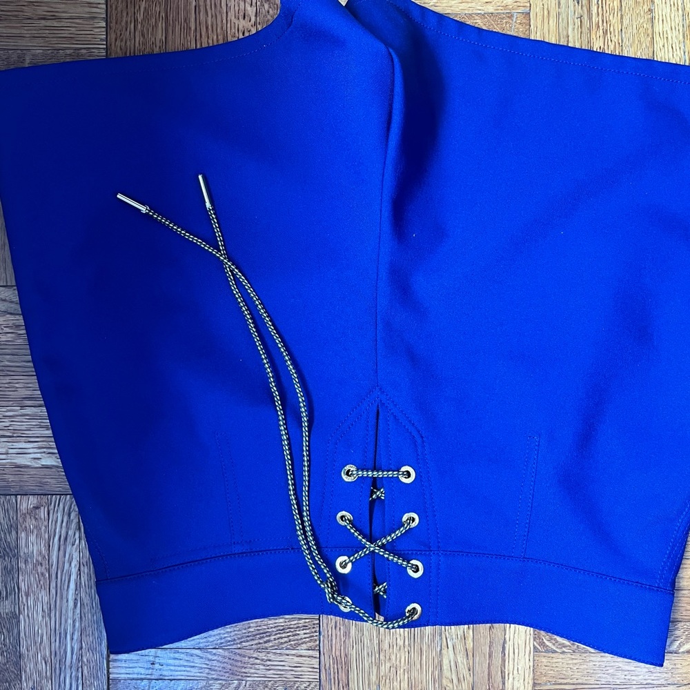 Louis Vuitton shorts size M feels like 6-8